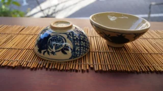 カリキュラムの染付茶碗