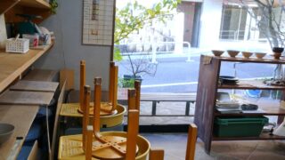 陶芸教室内部から撮影